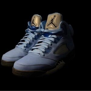 Jordan Retro SE men’s only shoes in Blue and Black